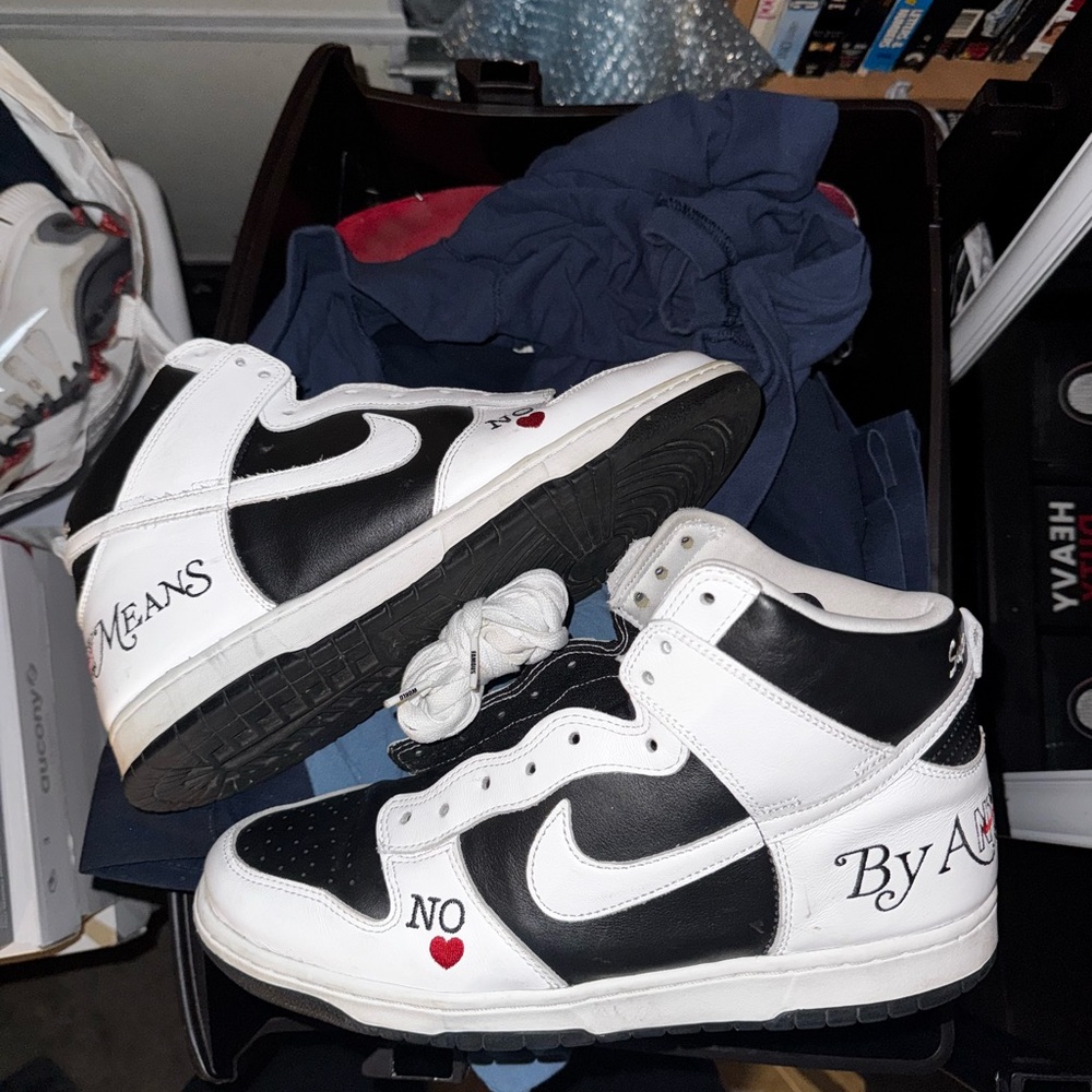 Nike sb supreme stormtrooper